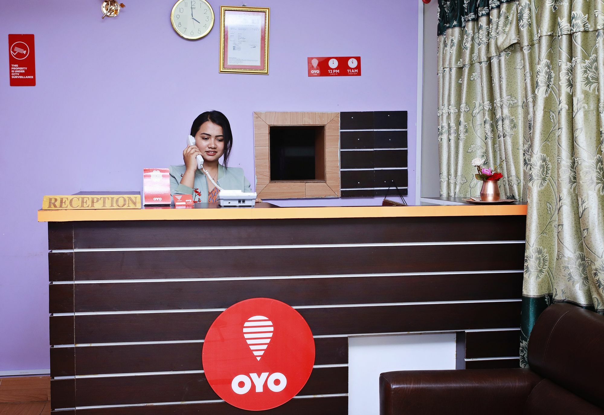 Oyo 575 Api Suites Покхара Екстер'єр фото