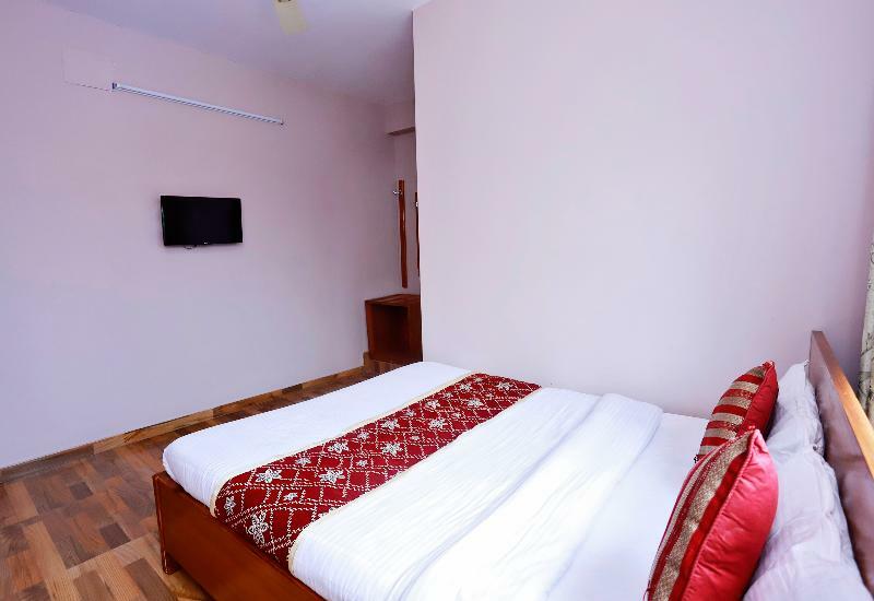 Oyo 575 Api Suites Покхара Екстер'єр фото