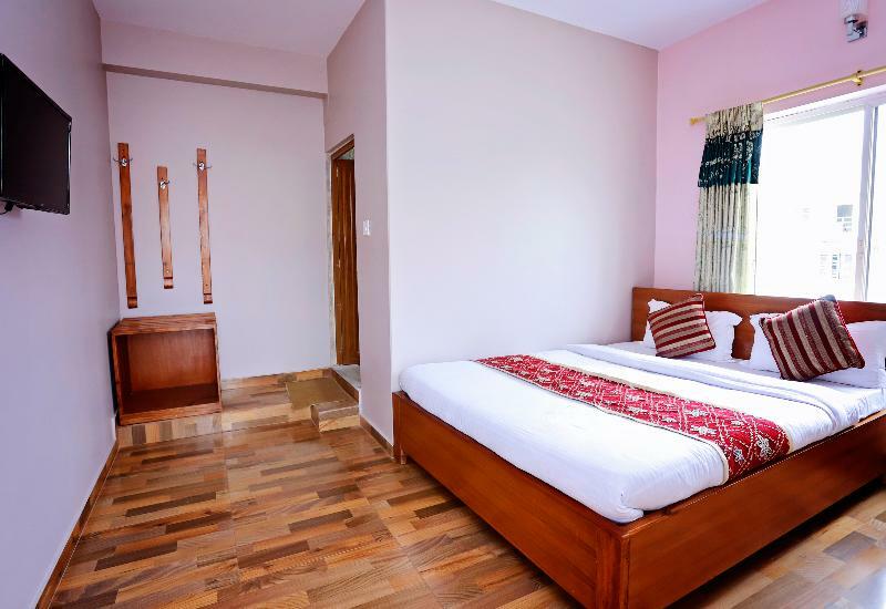 Oyo 575 Api Suites Покхара Екстер'єр фото