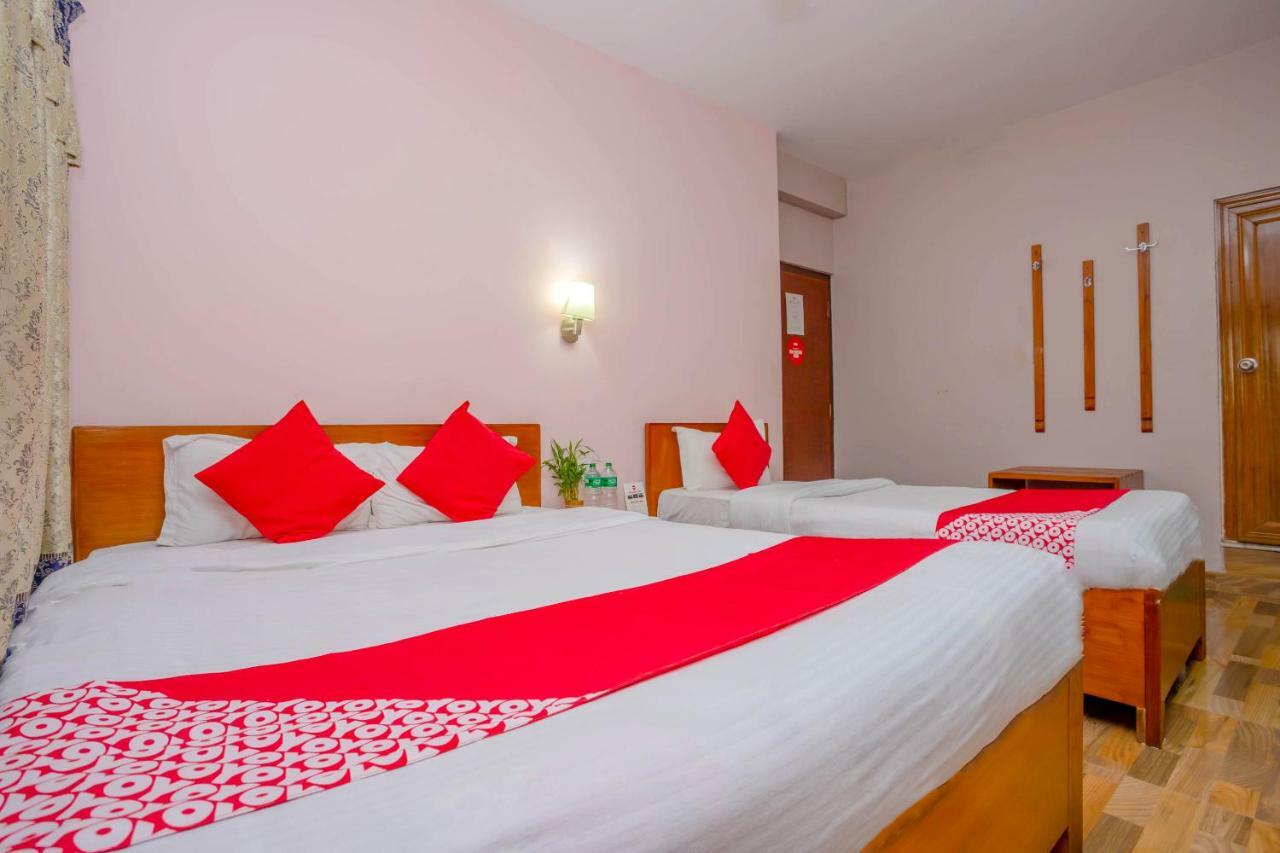 Oyo 575 Api Suites Покхара Екстер'єр фото
