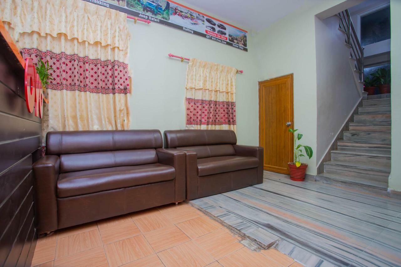 Oyo 575 Api Suites Покхара Екстер'єр фото