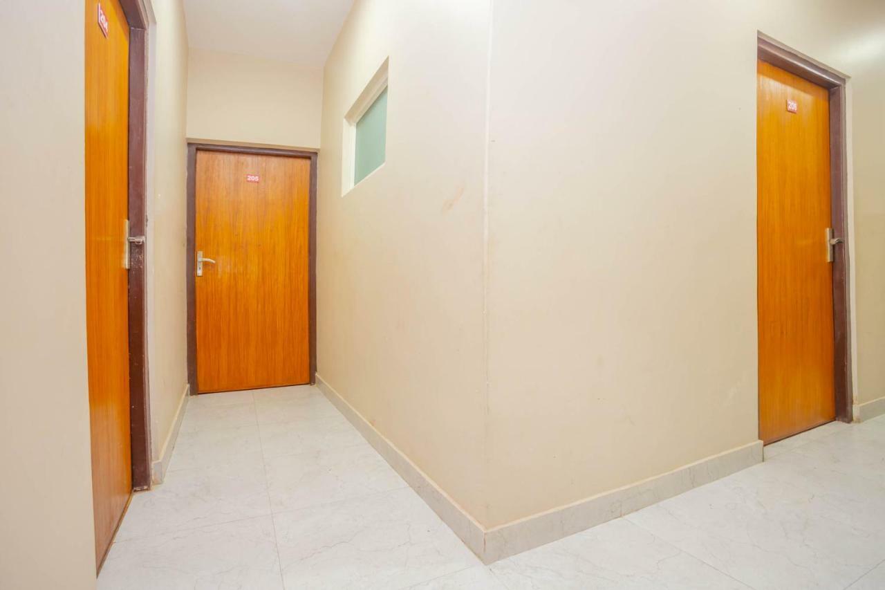 Oyo 575 Api Suites Покхара Екстер'єр фото