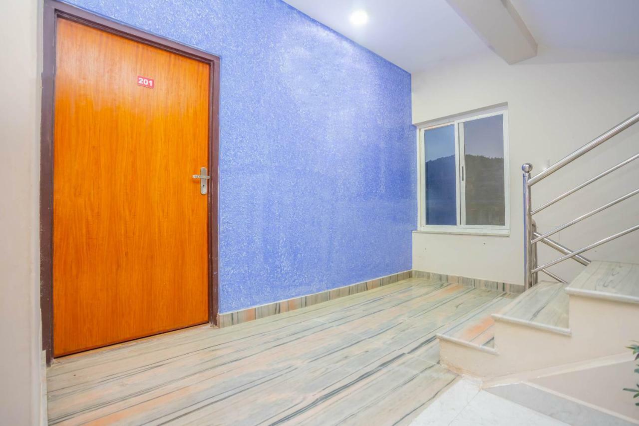 Oyo 575 Api Suites Покхара Екстер'єр фото