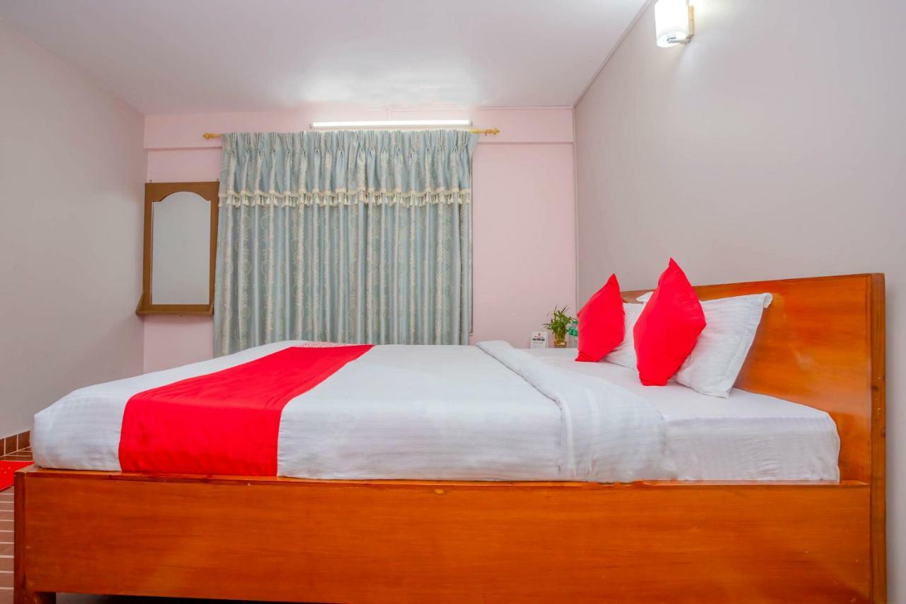 Oyo 575 Api Suites Покхара Екстер'єр фото